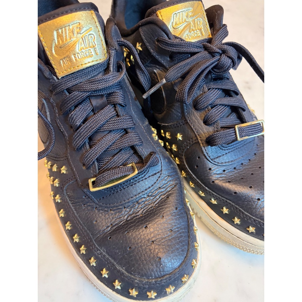 Nike Women's Air Force 1 Low Star Studded Sneakers Sz 7 AR0639-001 black gold